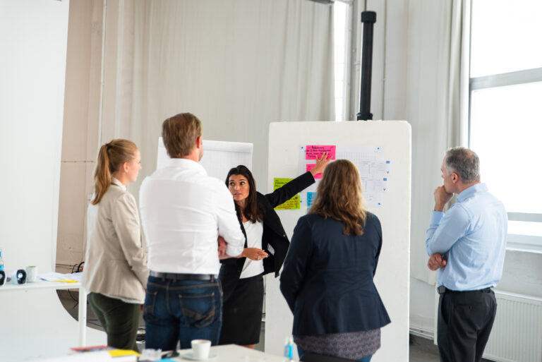 Warum Unternehmen keinen Fokus finden – und wie 80/20 und Hoshin Kanri ihn schaffen